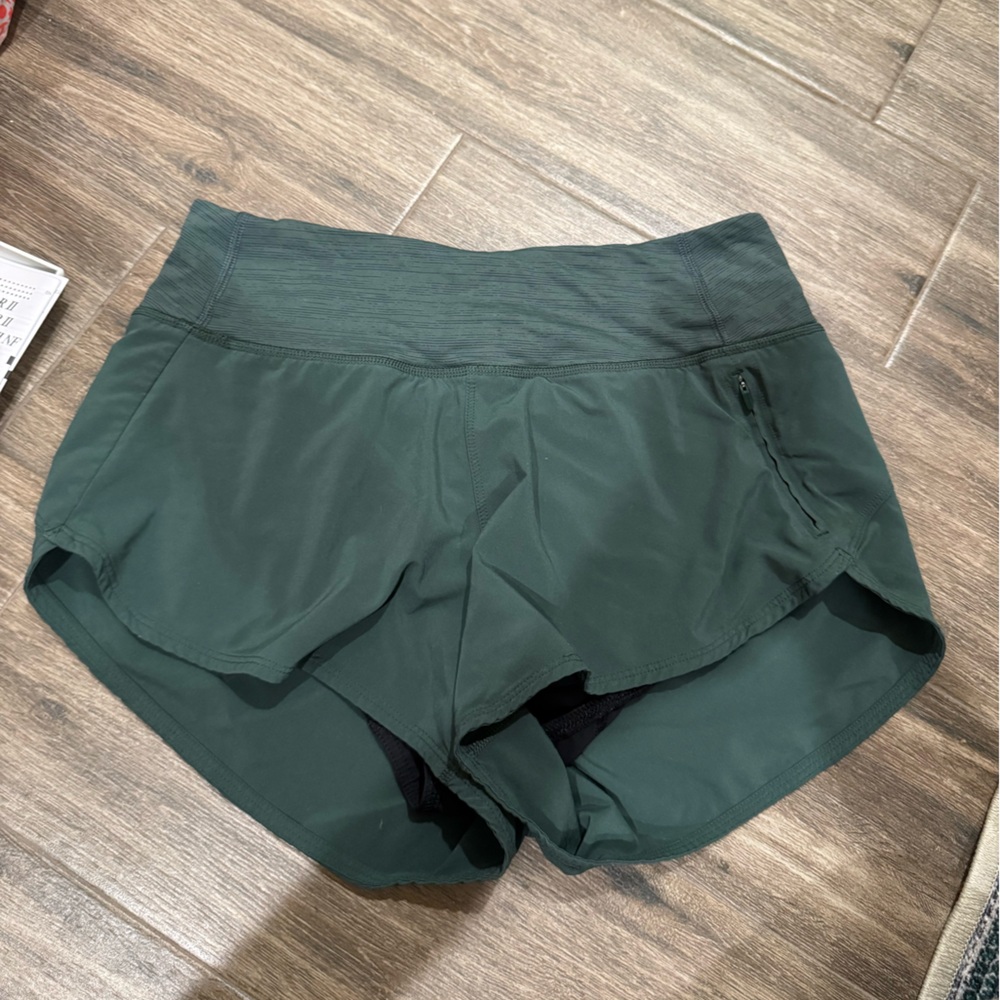 Outdoor voices 2.5 inch hudson Shorts in Green